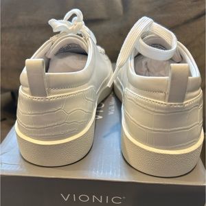 VIONIC Winny Woman’s Sneakers 6.5